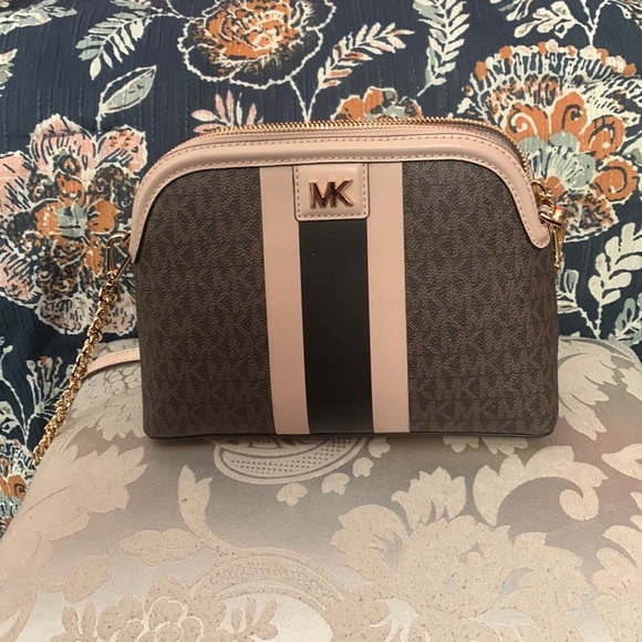 Michael Kors Handbags - Michael Kors Crossbody